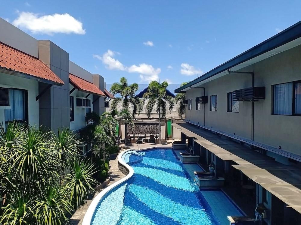 Circle Inn Hotel And Suites Bacolod Exterior foto