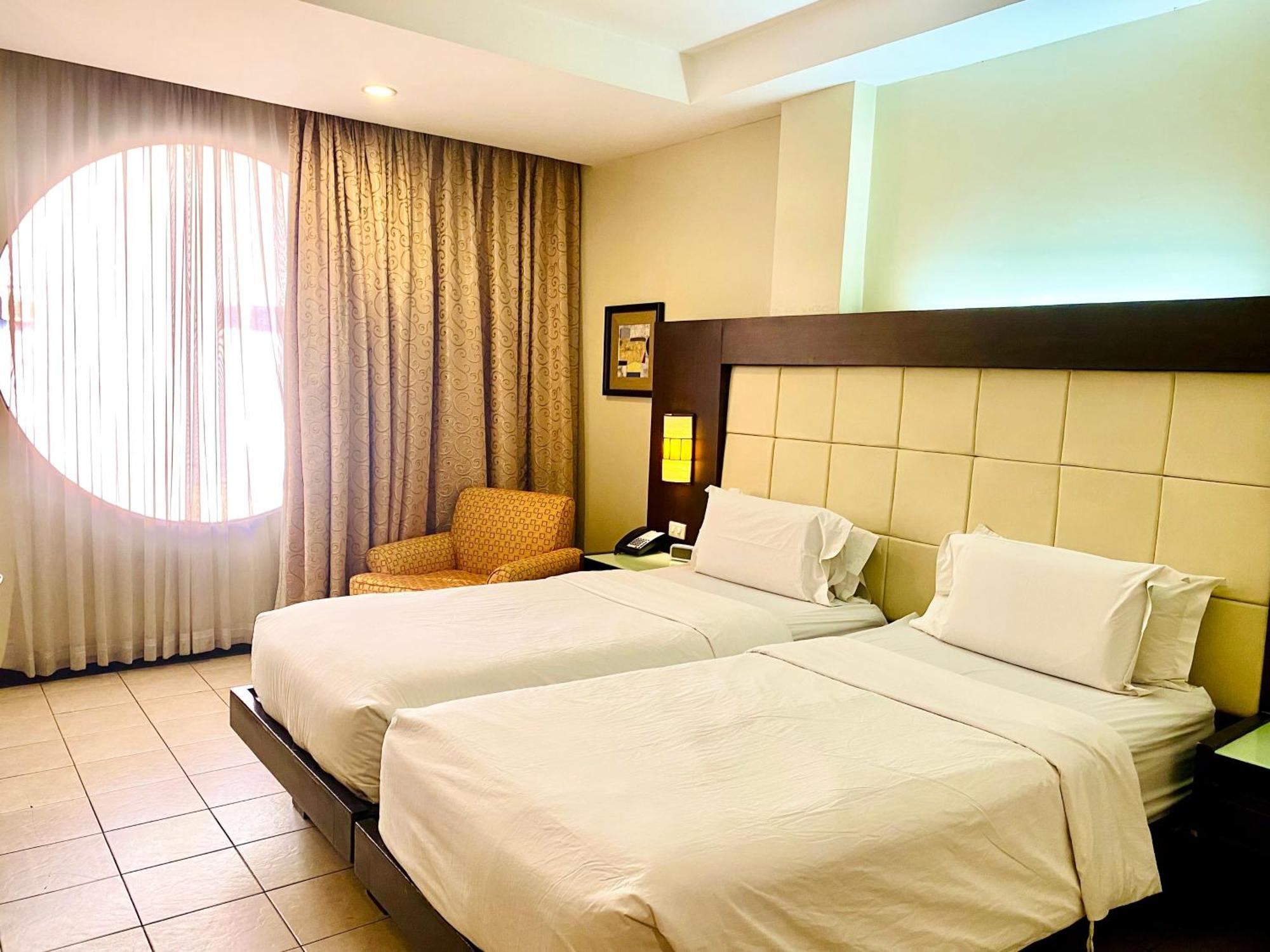 Circle Inn Hotel And Suites Bacolod Exterior foto