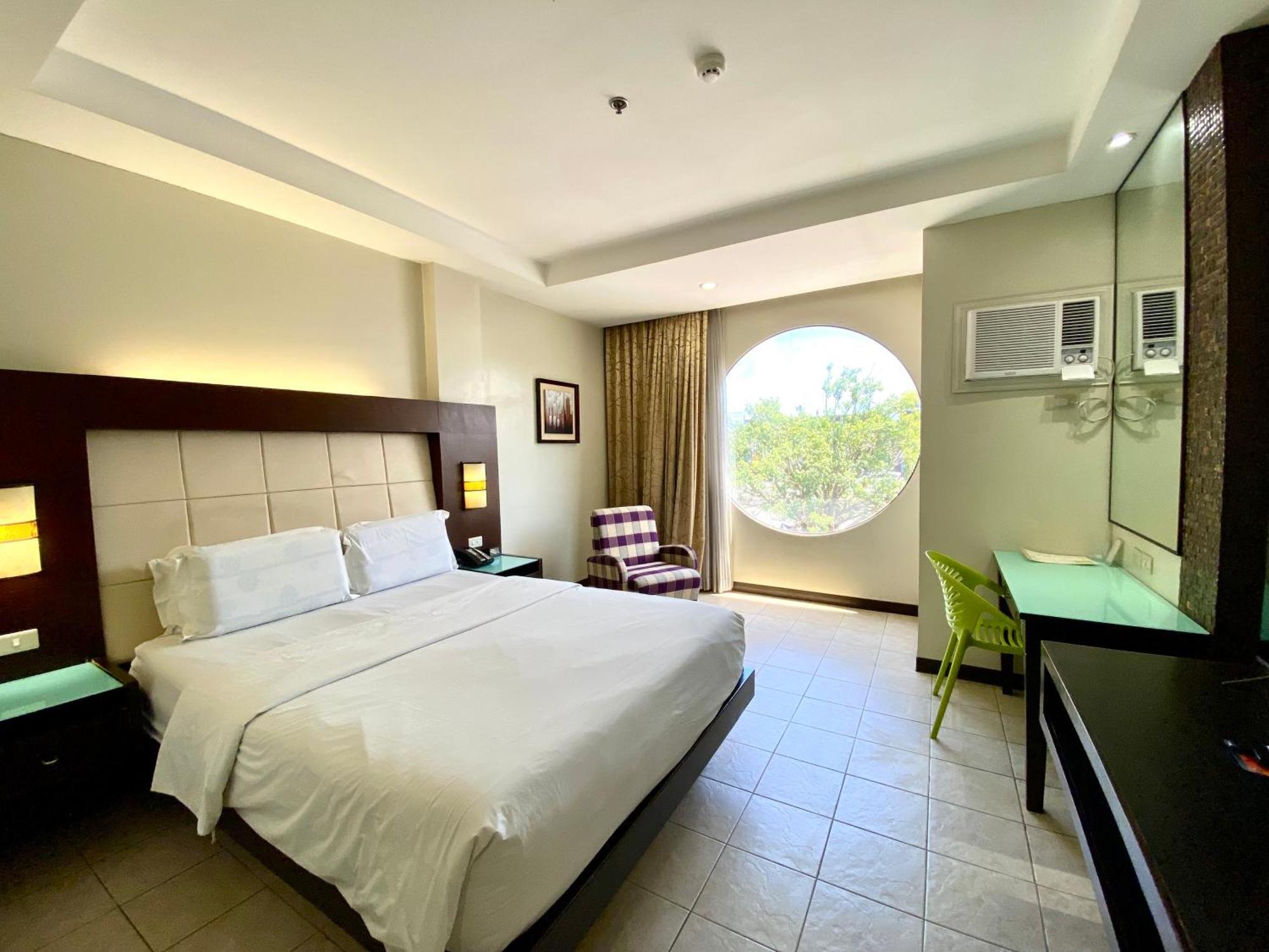 Circle Inn Hotel And Suites Bacolod Exterior foto