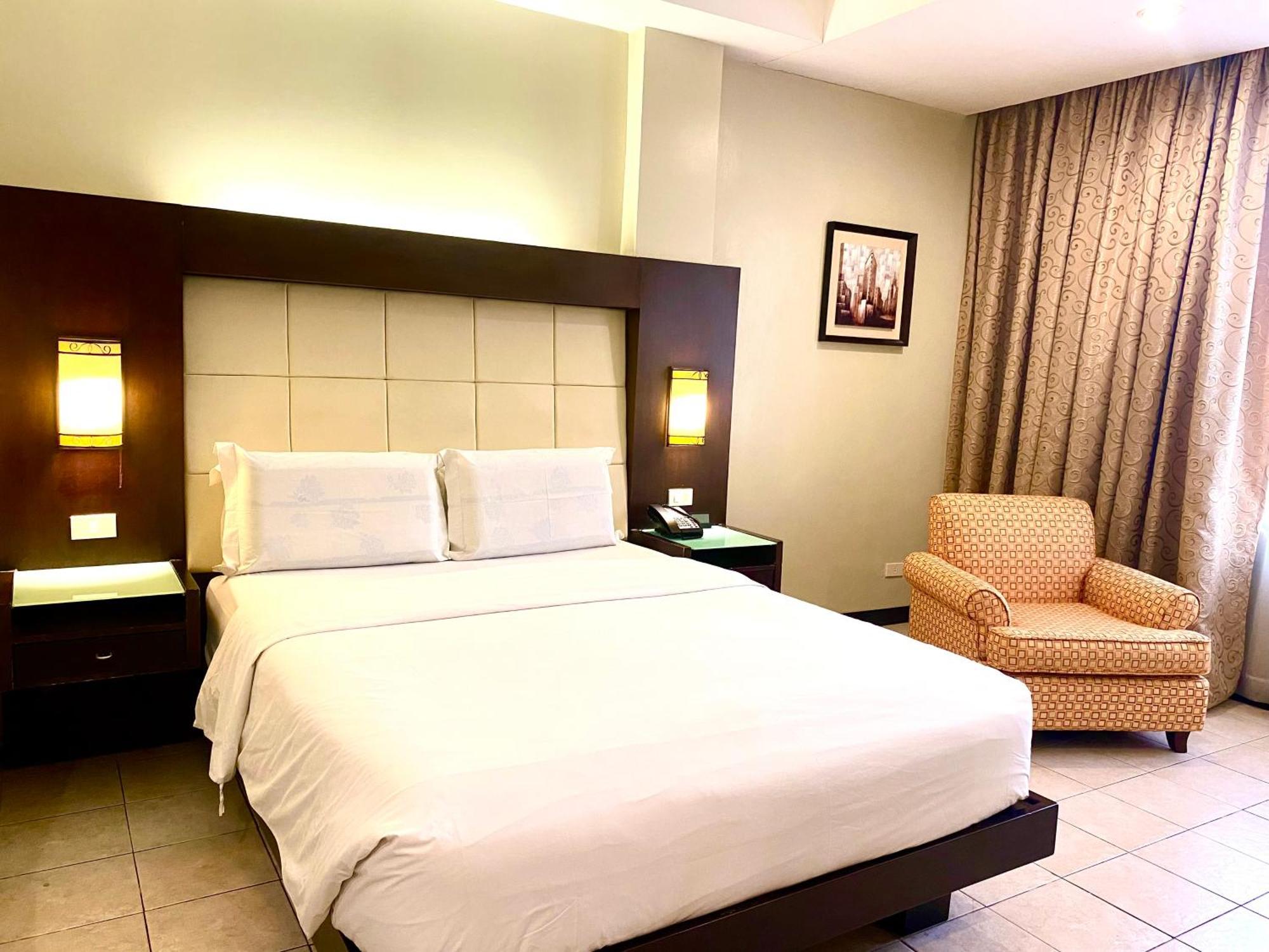 Circle Inn Hotel And Suites Bacolod Exterior foto