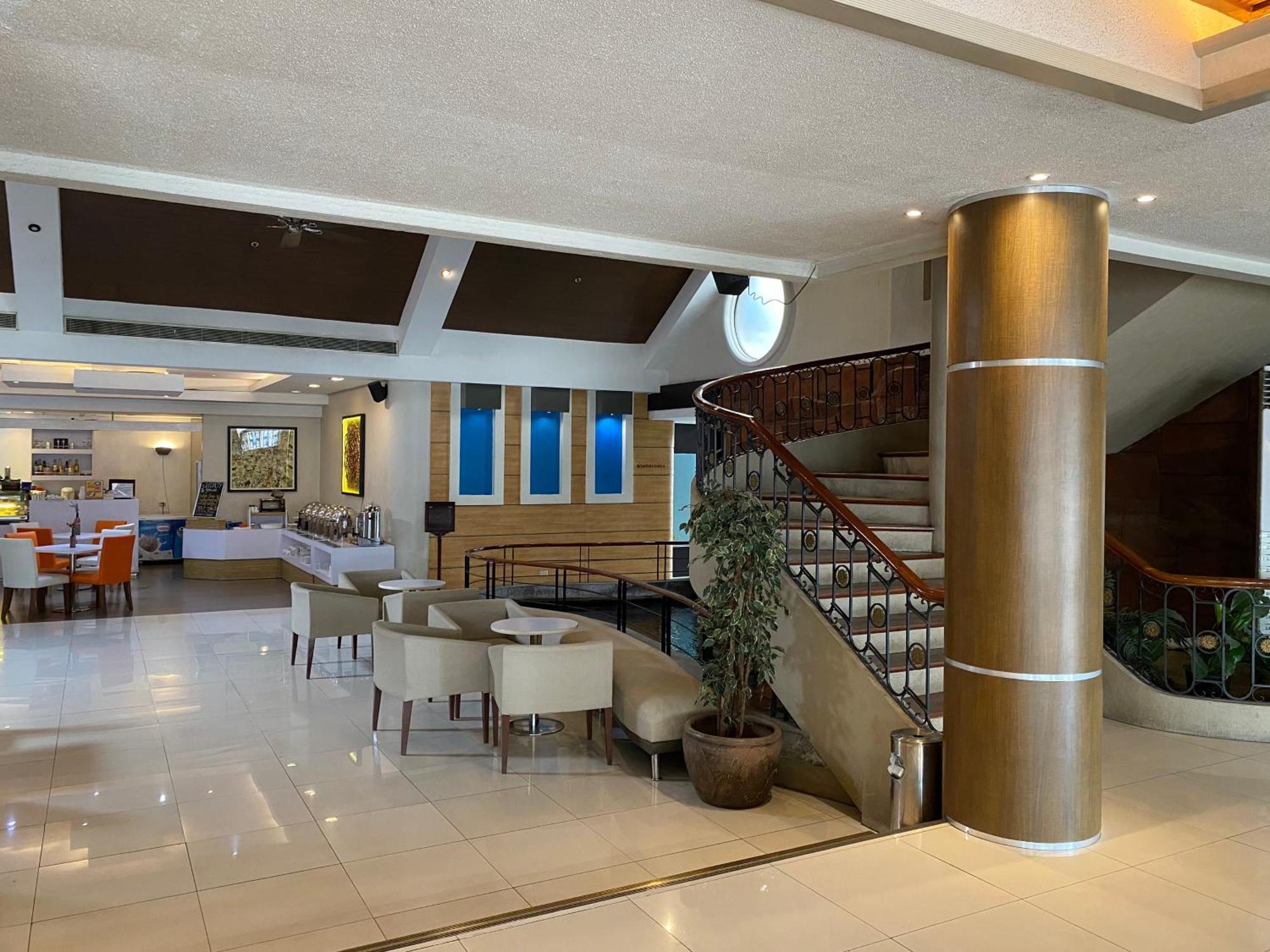Circle Inn Hotel And Suites Bacolod Exterior foto