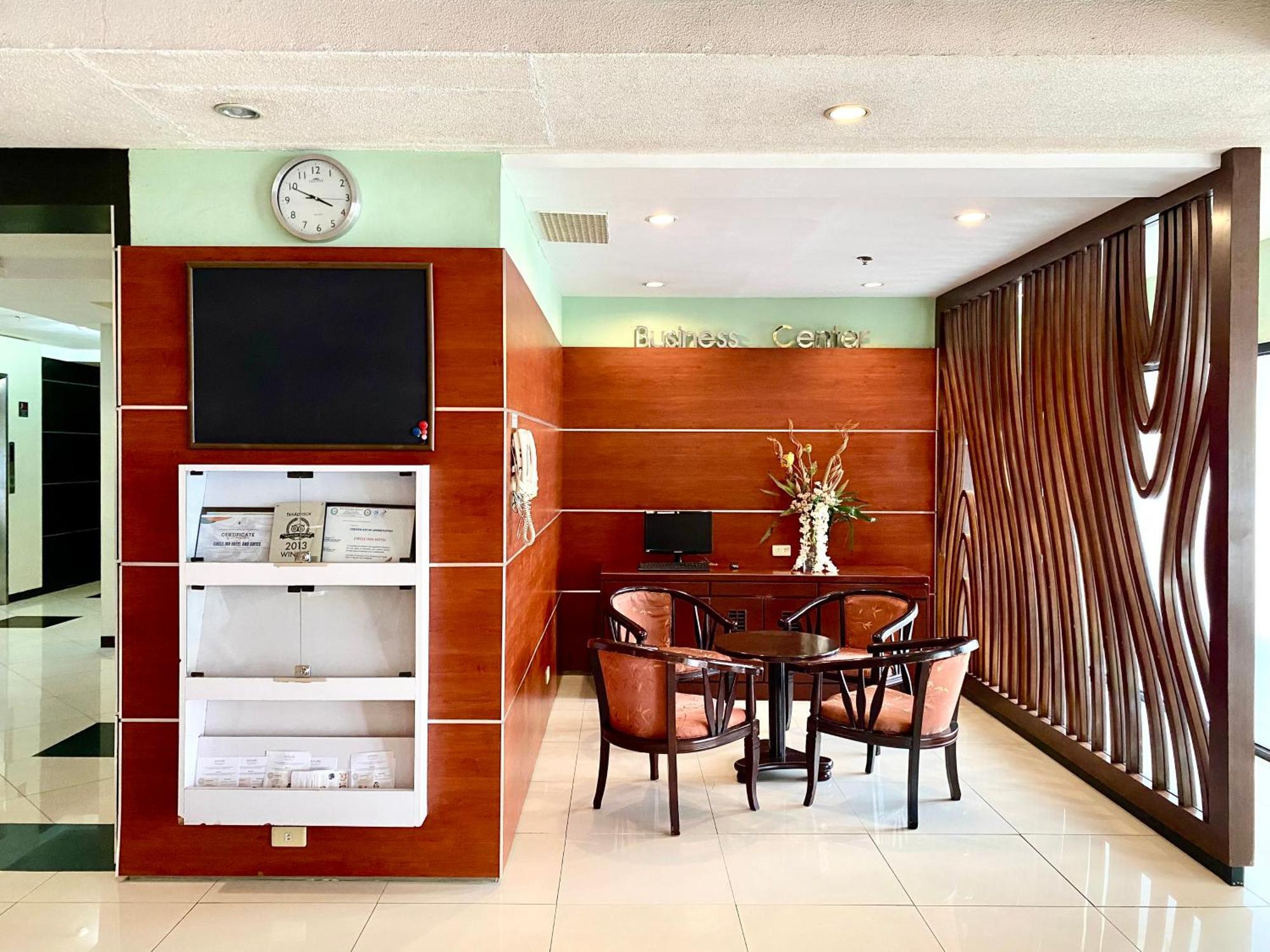 Circle Inn Hotel And Suites Bacolod Exterior foto