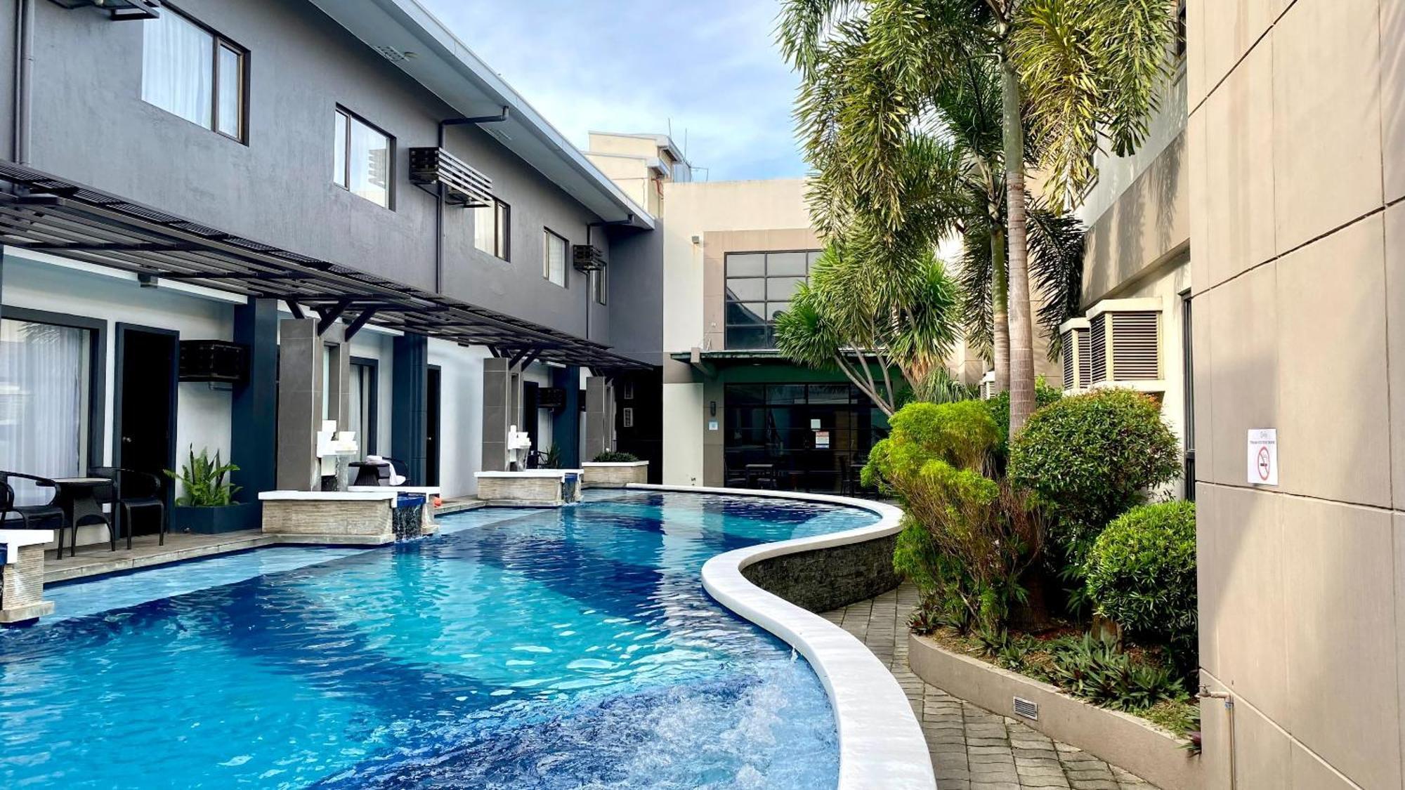 Circle Inn Hotel And Suites Bacolod Exterior foto