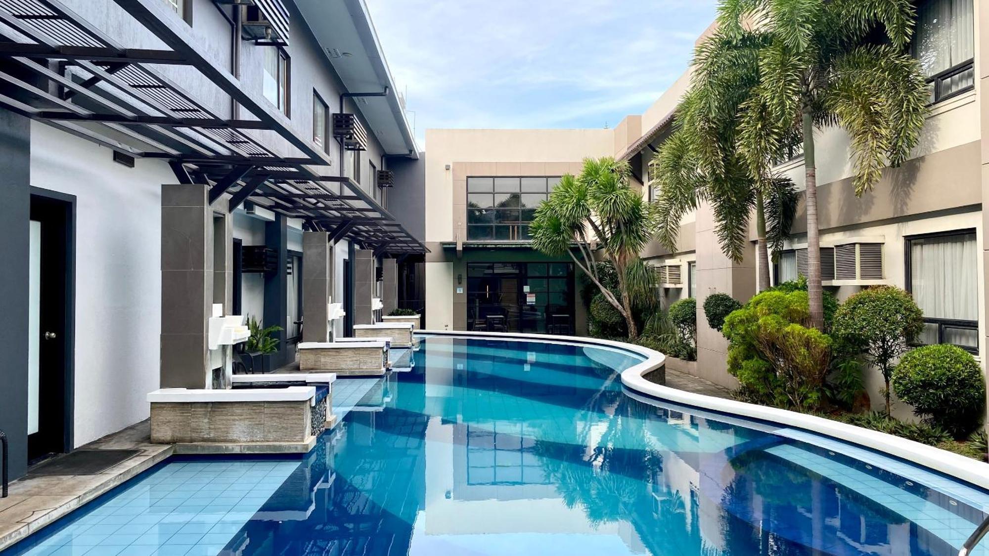 Circle Inn Hotel And Suites Bacolod Exterior foto