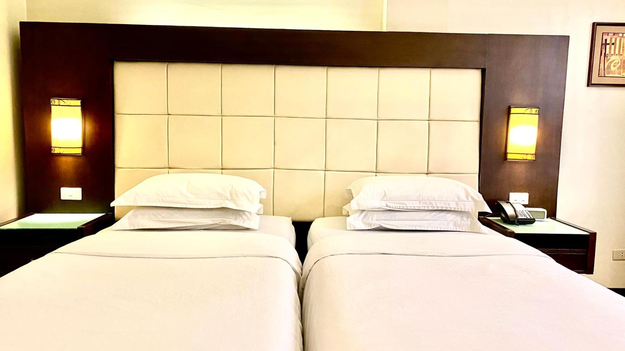 Circle Inn Hotel And Suites Bacolod Exterior foto