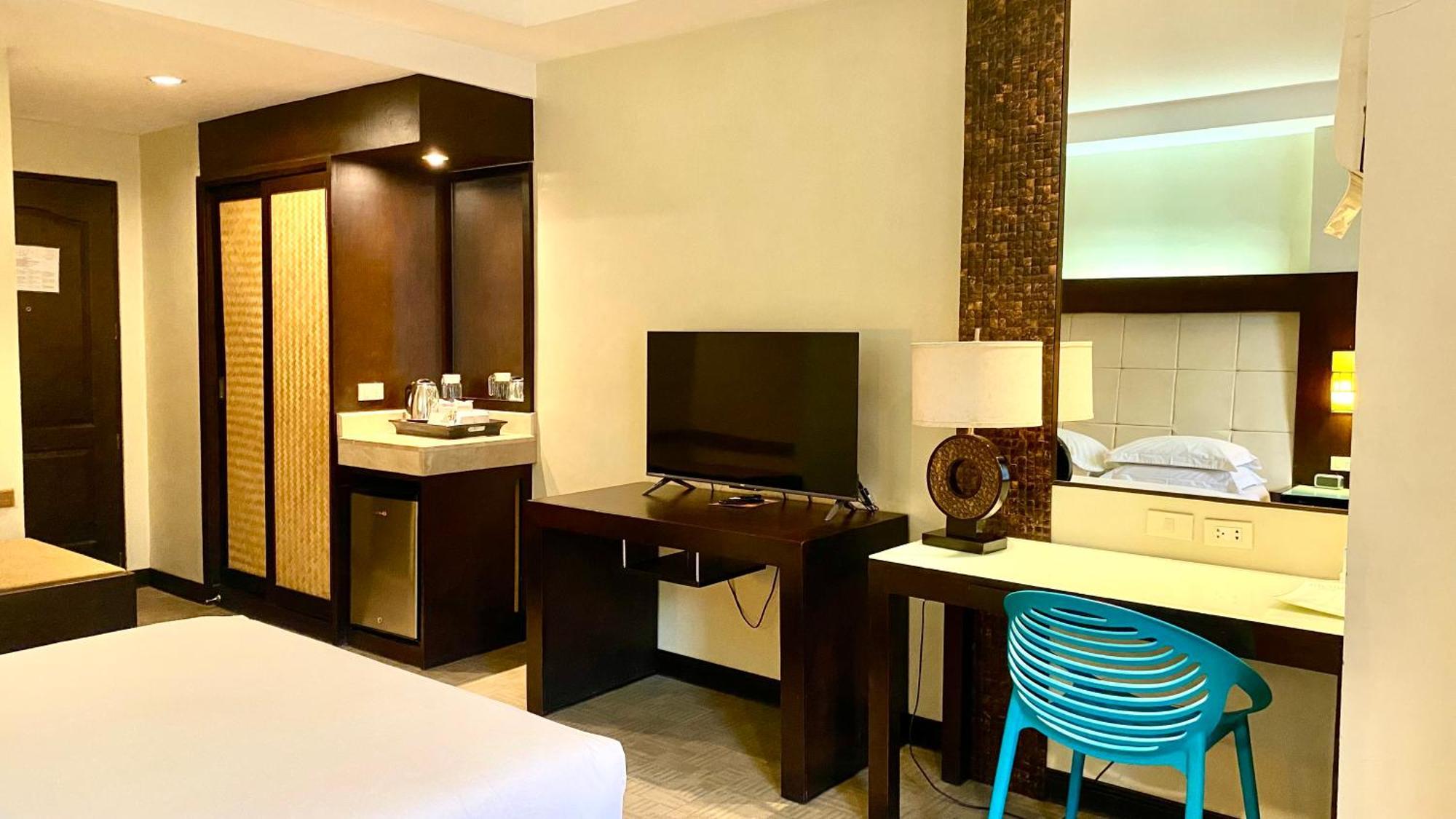 Circle Inn Hotel And Suites Bacolod Exterior foto