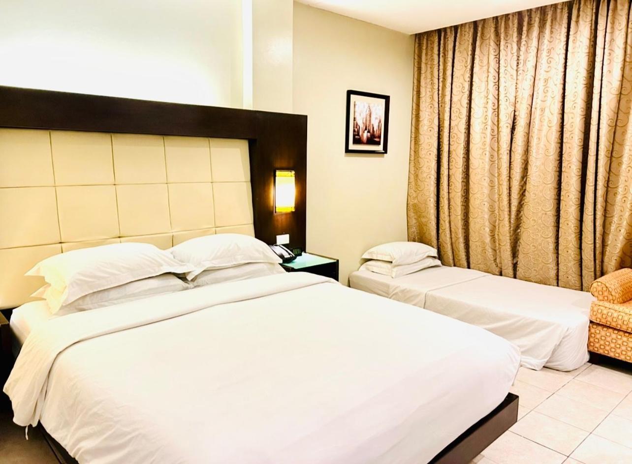 Circle Inn Hotel And Suites Bacolod Exterior foto