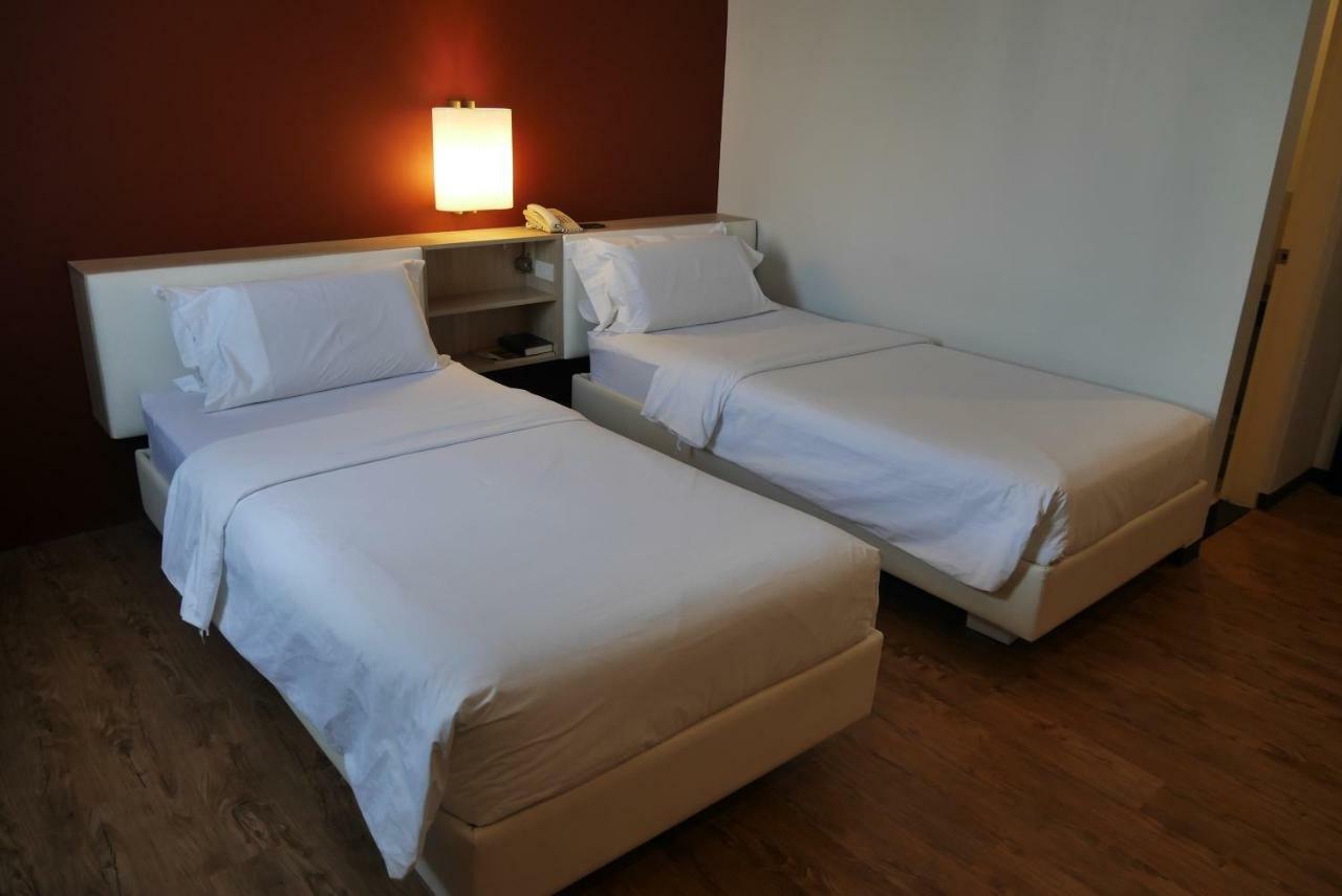 Circle Inn Hotel And Suites Bacolod Exterior foto